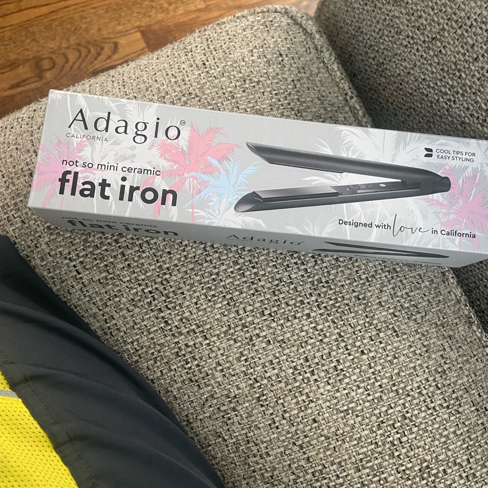 Adagio California Not So Mini ceramic Flat Iron New in Box